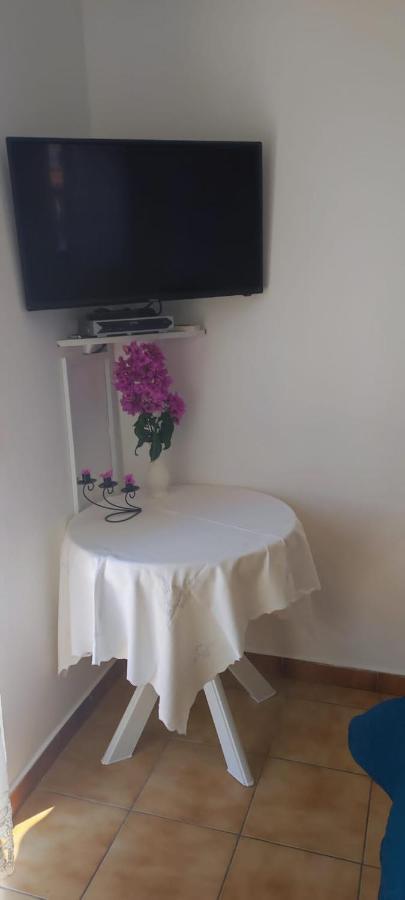 Villa Kadinela, 200M From Kamenjak, Huge Quiet Garden With Barbecue, 2 New Kitchens Premantura Luaran gambar