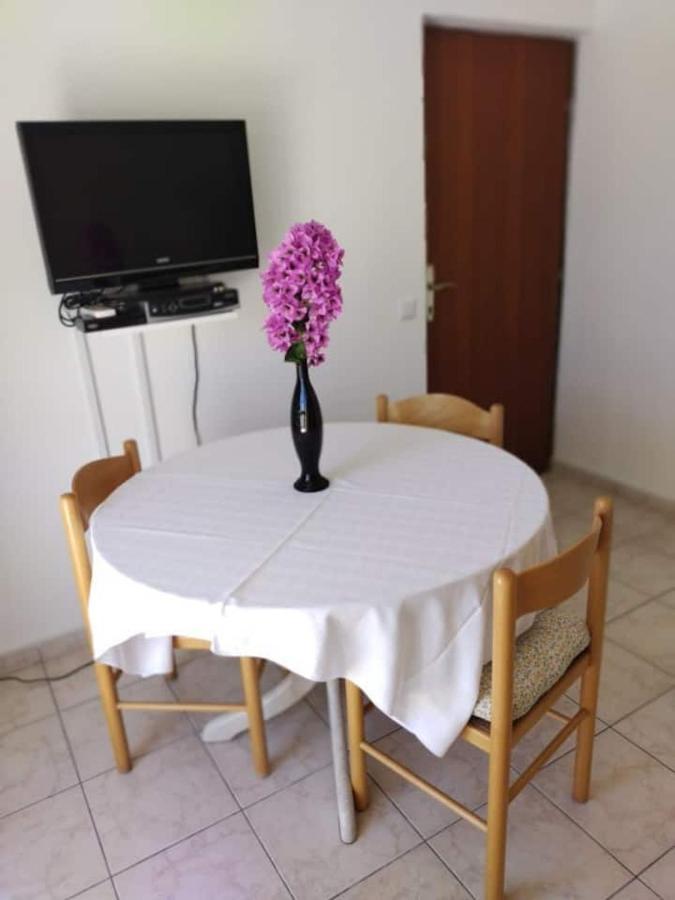 Villa Kadinela, 200M From Kamenjak, Huge Quiet Garden With Barbecue, 2 New Kitchens Premantura Luaran gambar