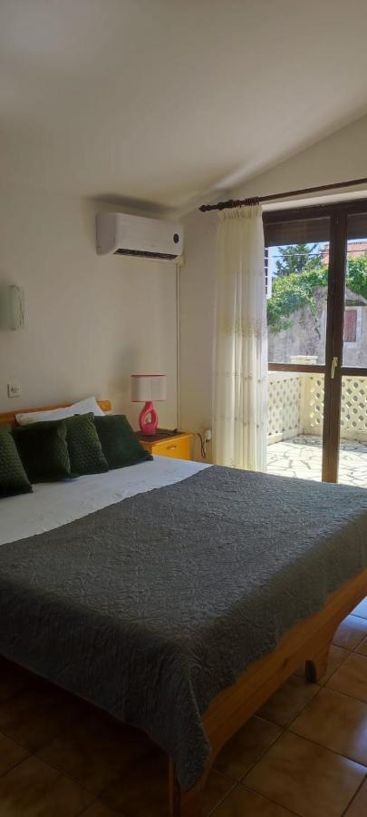 Villa Kadinela, 200M From Kamenjak, Huge Quiet Garden With Barbecue, 2 New Kitchens Premantura Luaran gambar